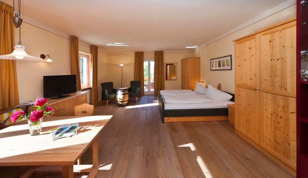 Hotel Weingut Klosterhof Caldaro Bagian luar foto