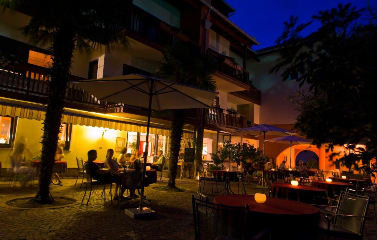 Hotel Weingut Klosterhof Caldaro Bagian luar foto