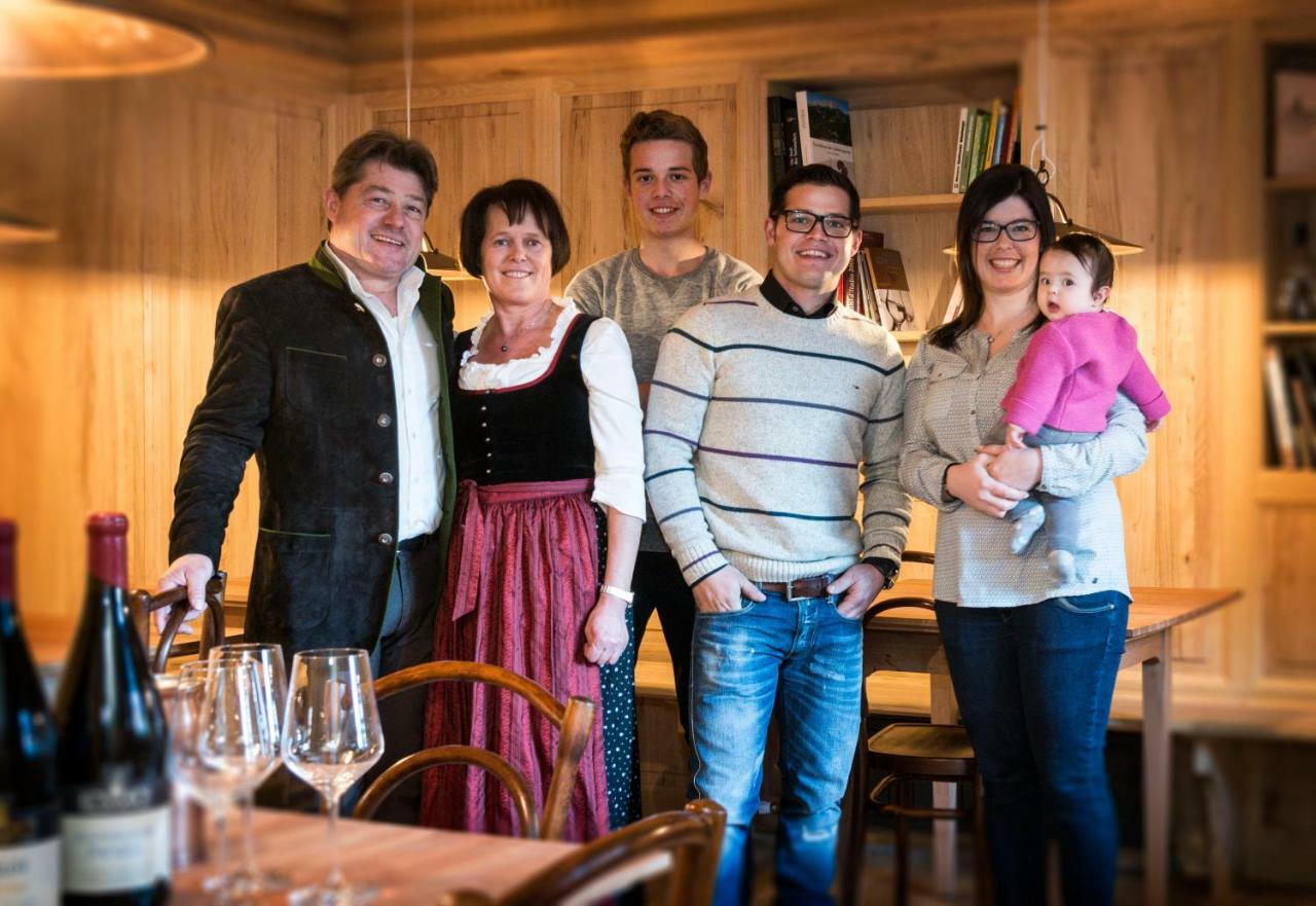 Hotel Weingut Klosterhof Caldaro Bagian luar foto