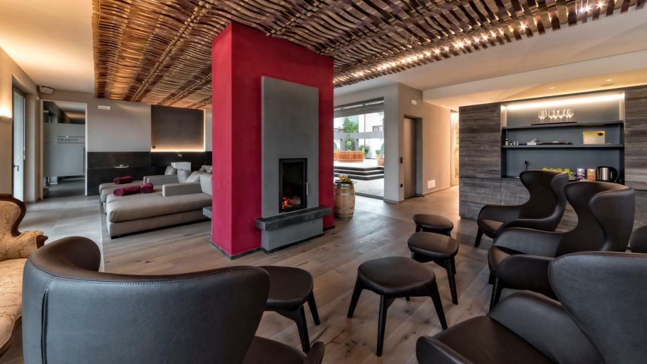 Hotel Weingut Klosterhof Caldaro Bagian luar foto