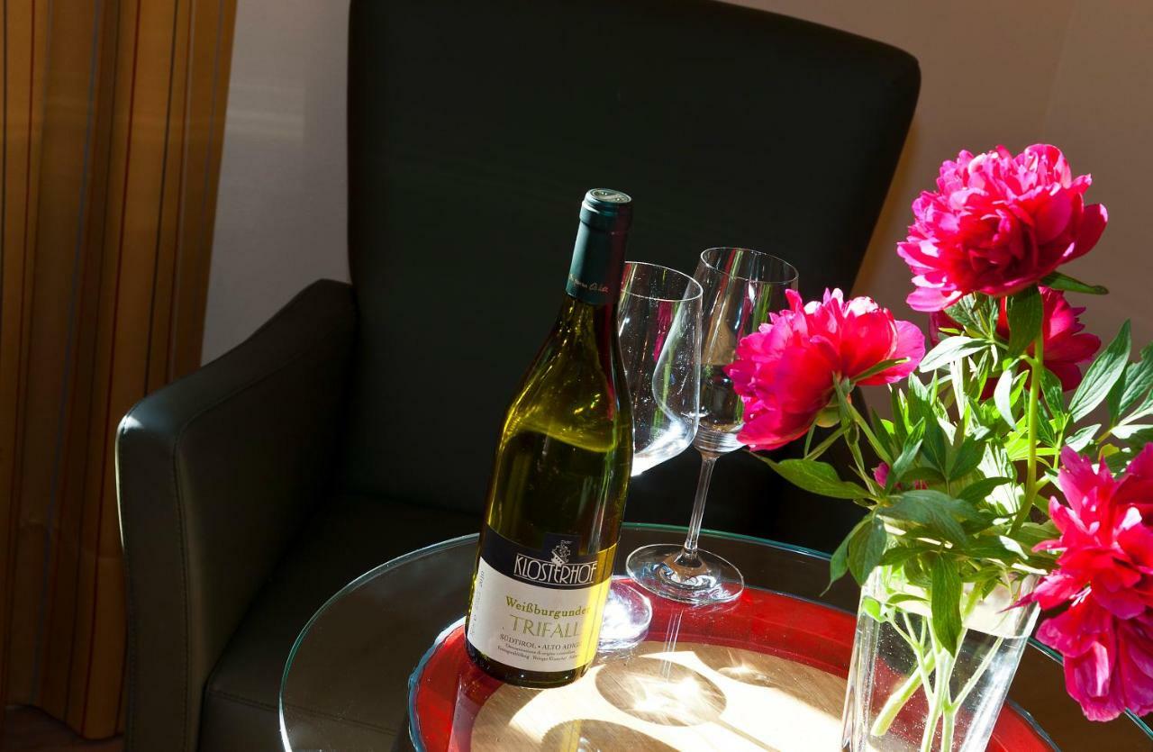 Hotel Weingut Klosterhof Caldaro Bagian luar foto