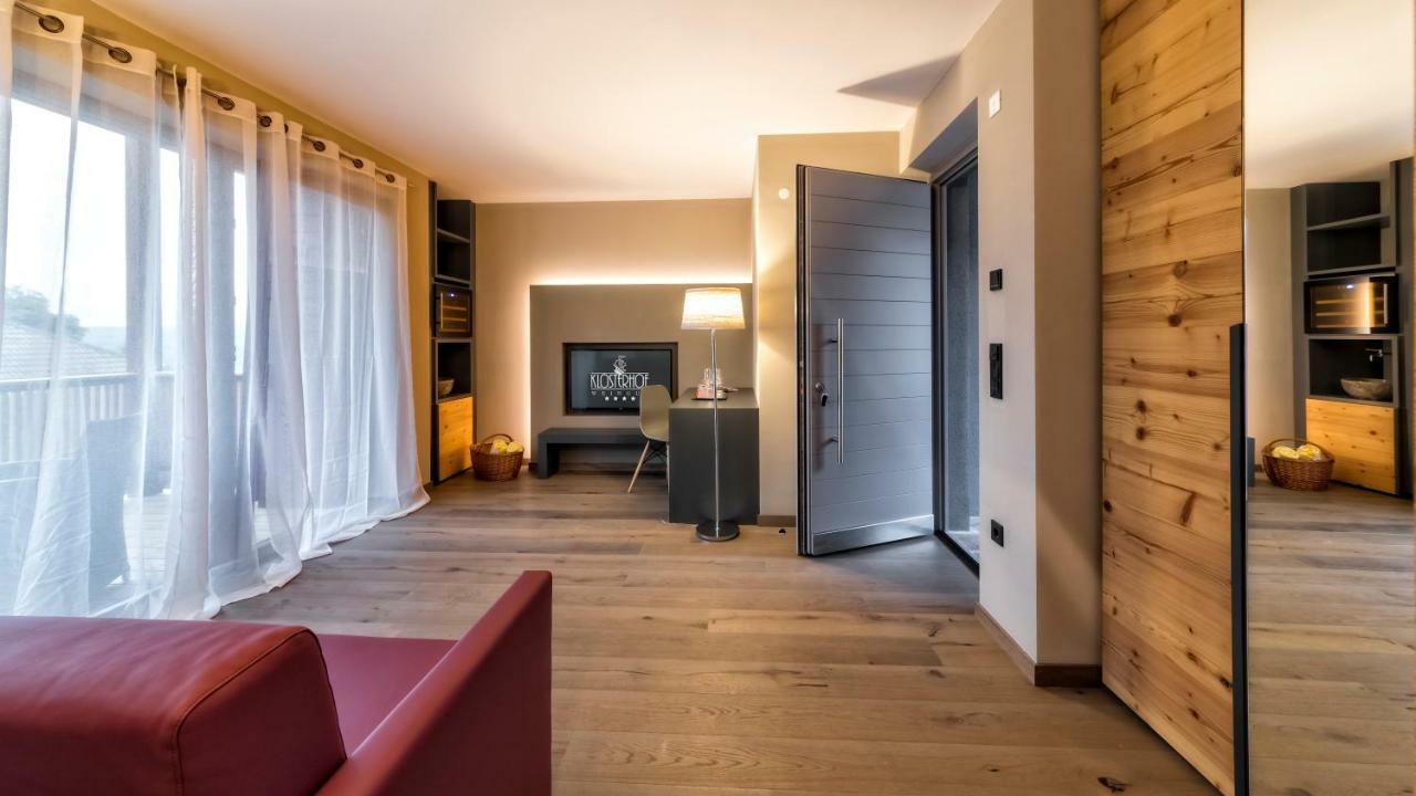 Hotel Weingut Klosterhof Caldaro Bagian luar foto